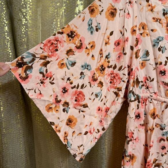 Torrid Light Pink Floral Criss Cross Back Flowy Handkerchief Hem Top 0/Large - Picture 3 of 6